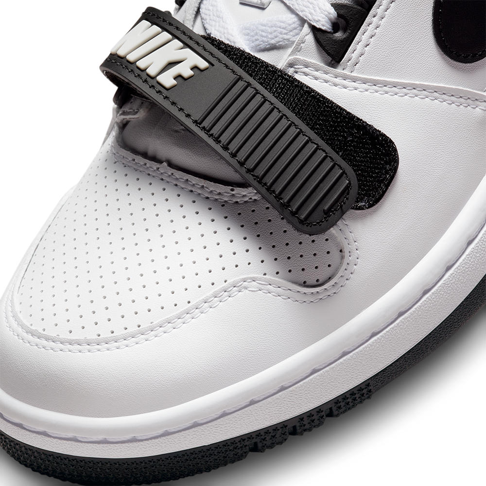 Nike Air Force 1 PLT.AF.ORM sneakers in black | ASOS